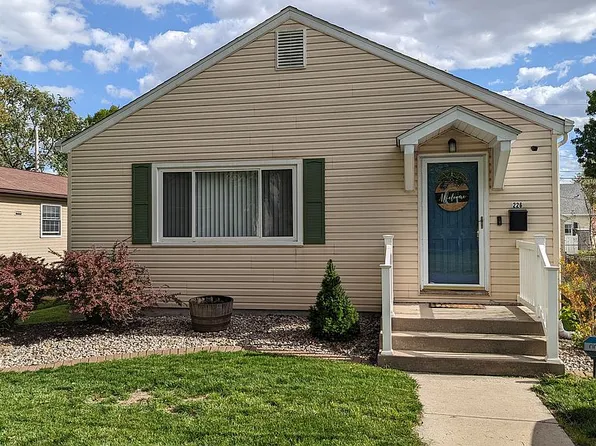 226 E 2nd St, Trenton, IL 62293