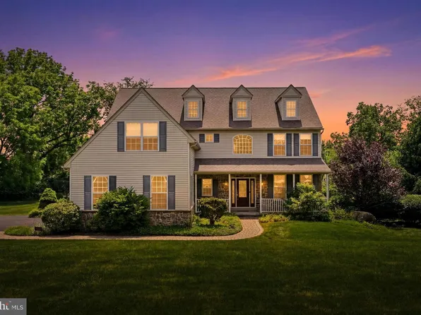 108 Cooper Hawk Dr, Coatesville, PA 19320