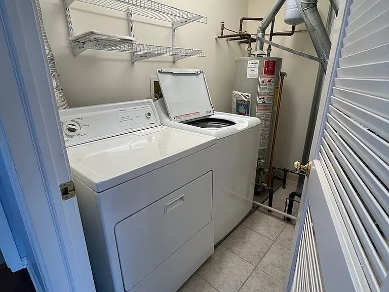 979 Kensington Dr — Photo 8