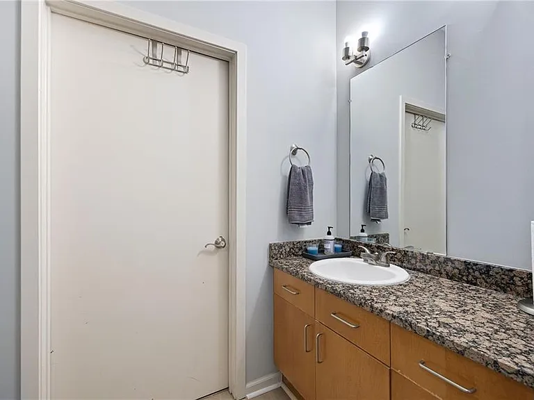 5300 Peachtree Rd #2104 — Photo 12