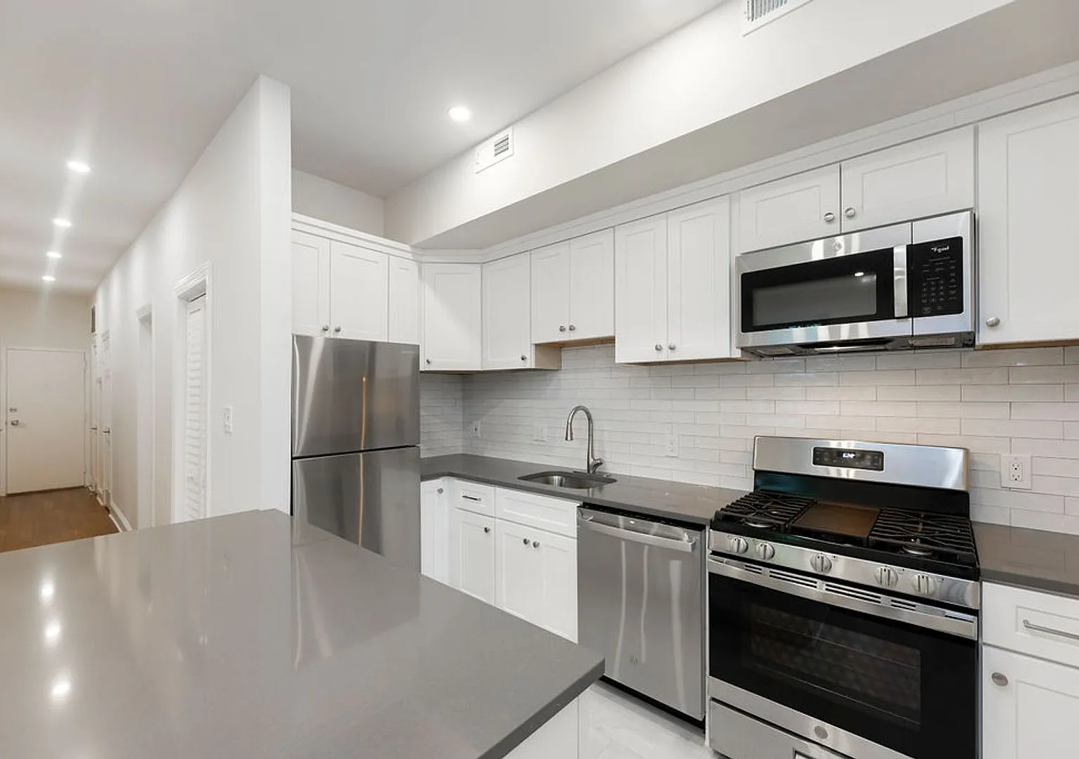 719 G Street SE — Photo 4