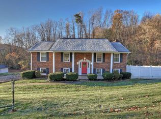125 Crockett Ln, Elizabethton, TN 37643