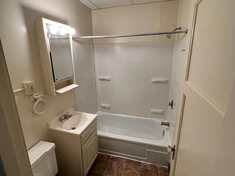 5066 S Packard Ave #4 — Photo 5