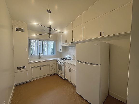 3rd image of 358 Shults St #11