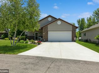 217 Hummingbird Ct, Clearwater, MN 55320