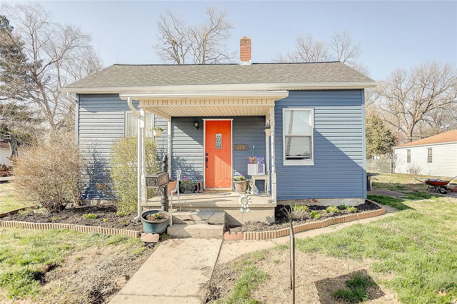 223 W Schuetz St photo 1