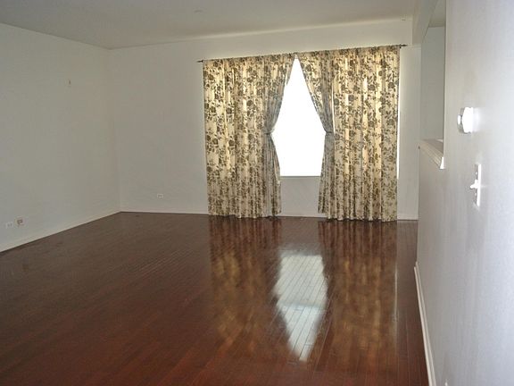 Large living area(hard wood floors)