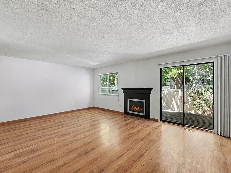 1511 Seneca Cir #131 — Photo 4