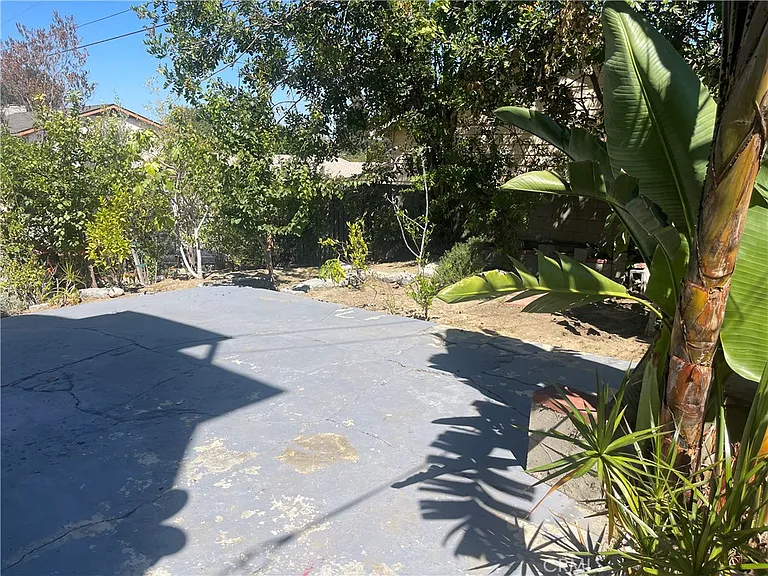 704 S Soto St — Photo 17