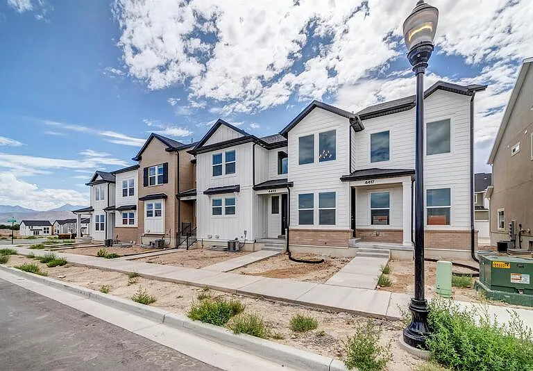 3904 W Hardman Way #NEXT TO LAUNDRY — Photo 2