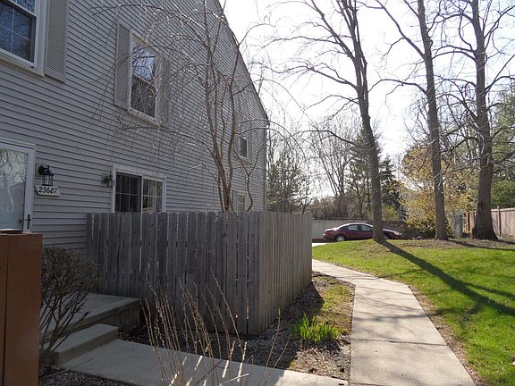 4th image of 23687 Stonehenge Blvd