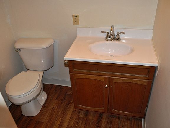 5th image of 915 E Main St #900-05