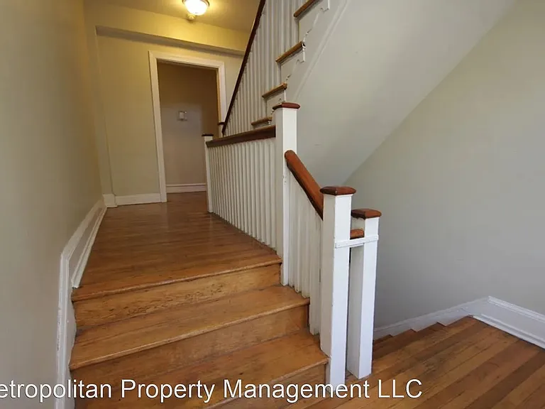 1260 Oak Ln — Photo 3