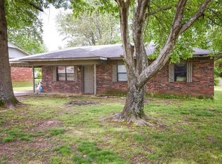 202 S 30th St, Ozark, AR 72949