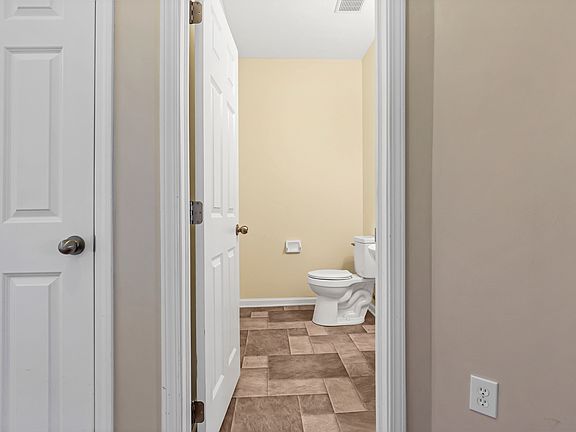 3rd image of 419 Fullers Cir
