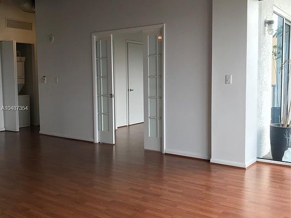 4th image of 10 SW South River Dr APT 911