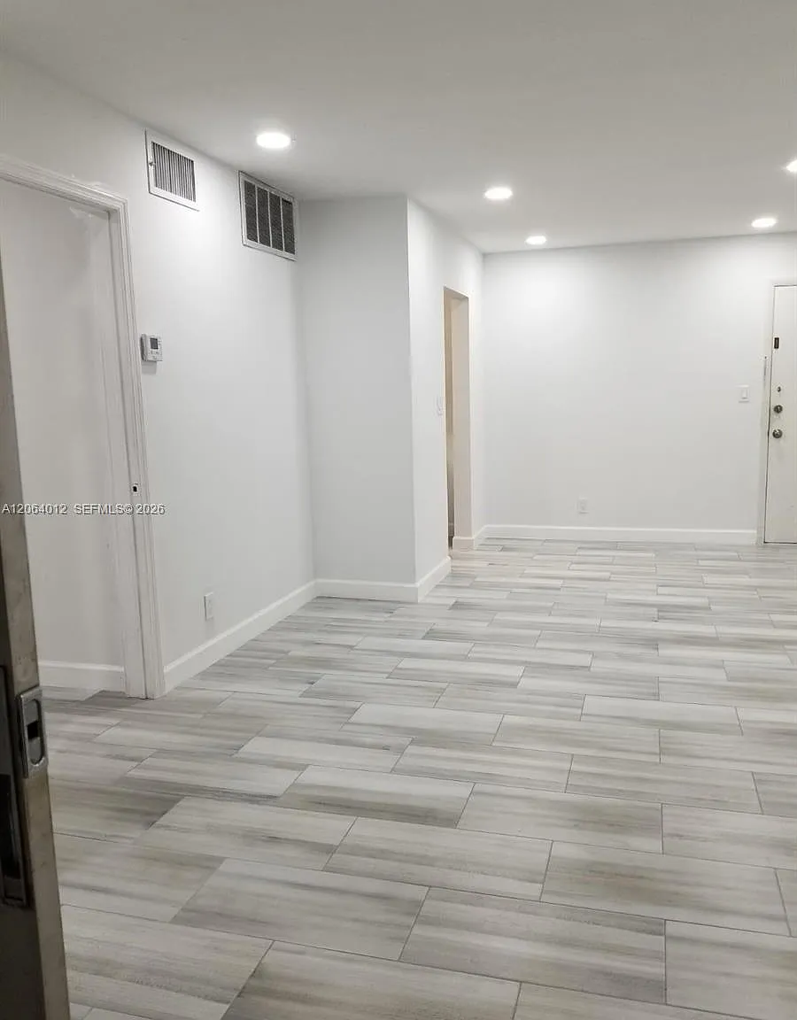 River Shores Condo — Photo 3