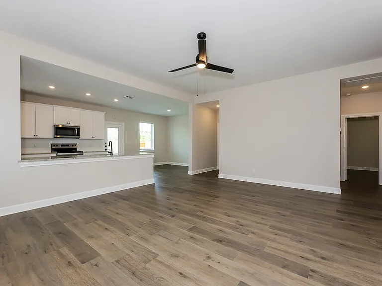 329 Magnolia Blvd — Photo 5