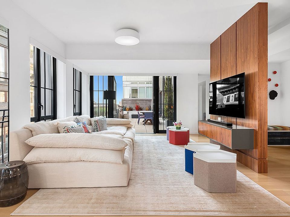 1st image of 221 W 77th St #14