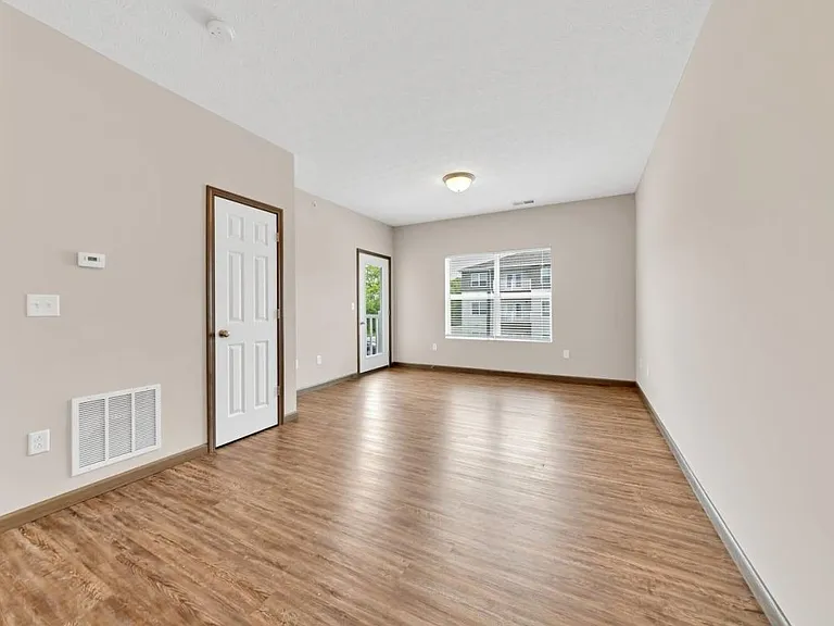 Hutchison Place Apartments — Photo 19