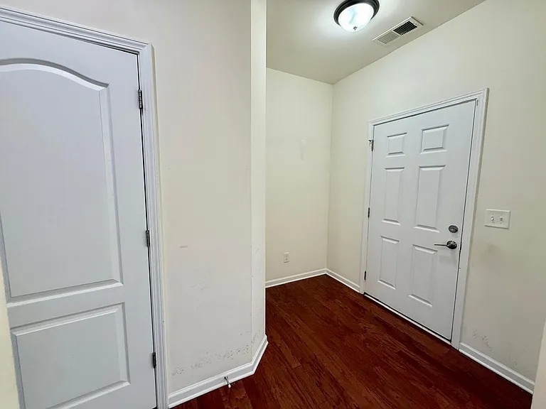 7021 Broughton Ln — Photo 4