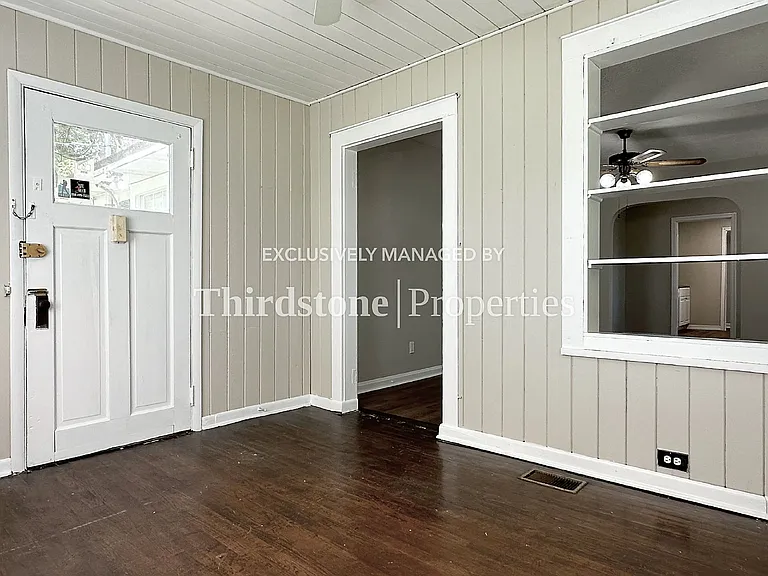 2406 Lamee Ave — Photo 2