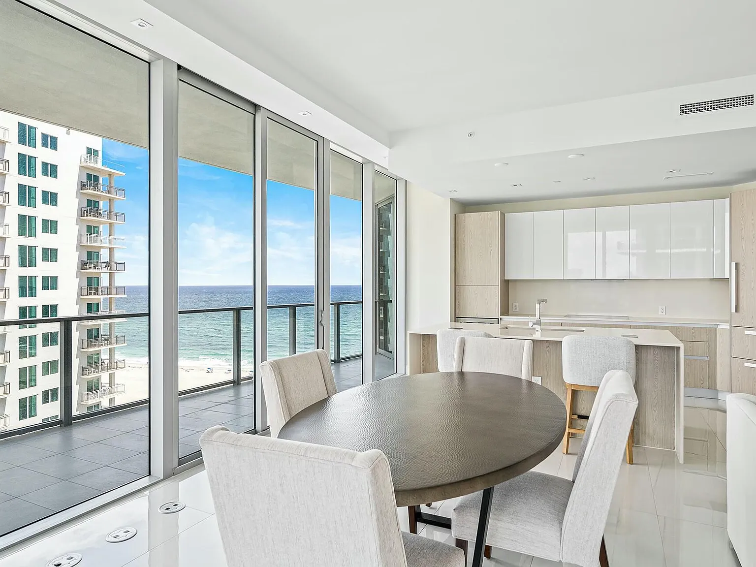 2 bed, 2.5 bath, 1775 sqft, $16,000 — Photo 4