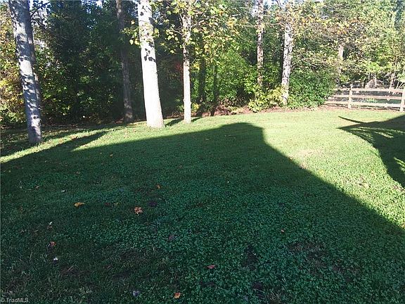 3rd image of 210 Cloverfield Ct