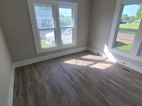 4th image of 124 Pickering St