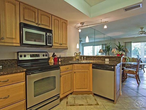 5th image of 654 Wiggins Bay Dr