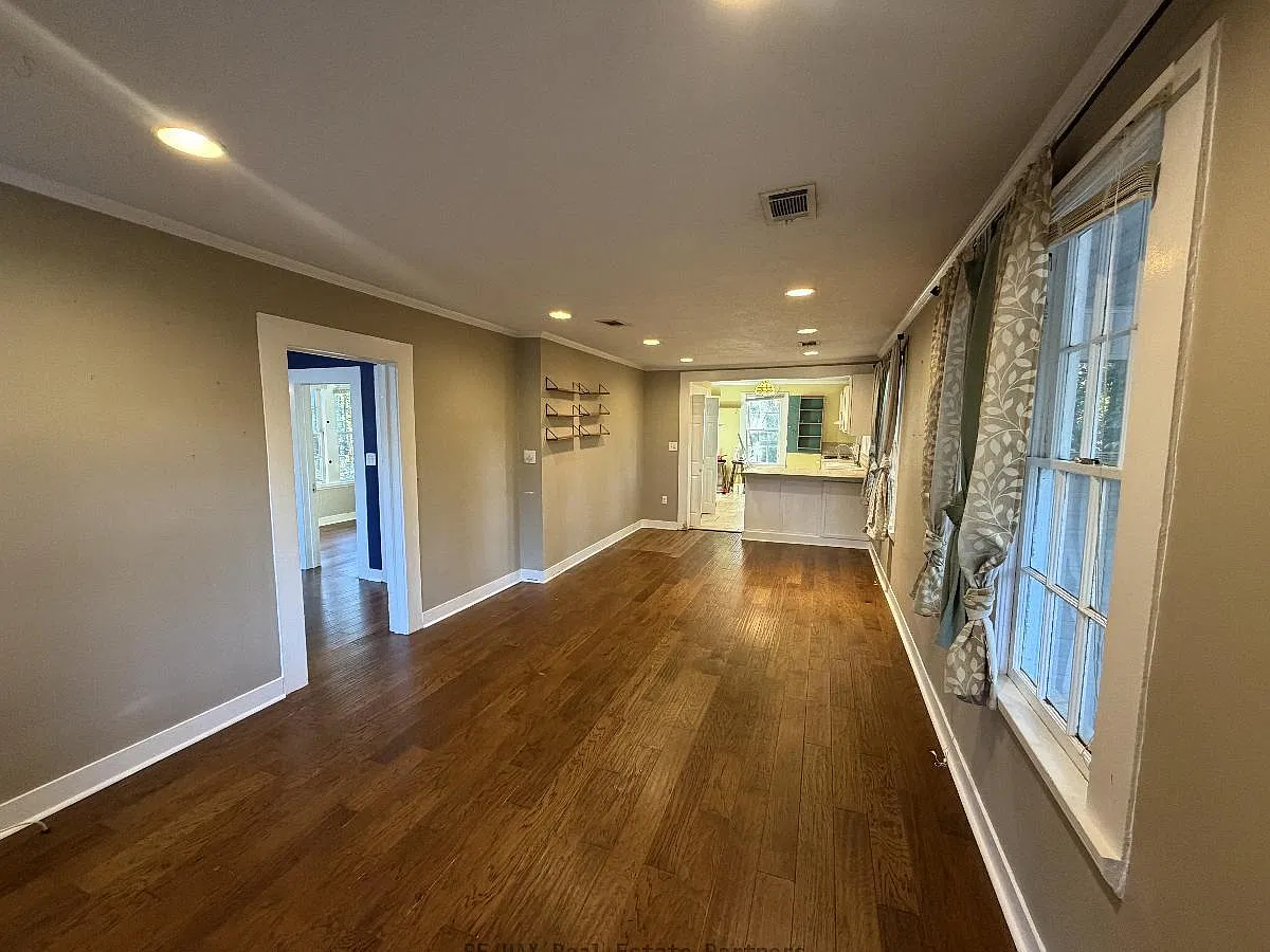 2 bed, 925 sqft, $1,100 — Photo 3
