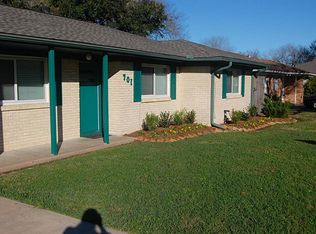 701 Southside Dr, Angleton, TX 77515