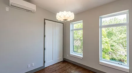 Rented by PREMIUM US INC