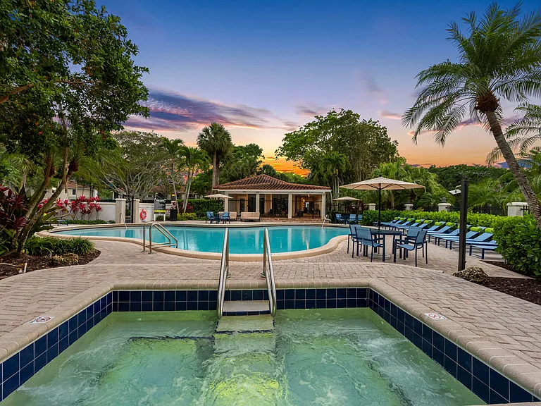 Mizner Court — Photo 11