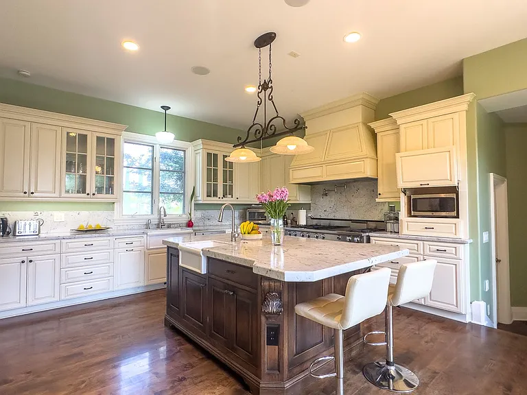 22040 Mount Eden Rd — Photo 10