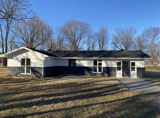 305 W 21st St, Grove, OK 74344