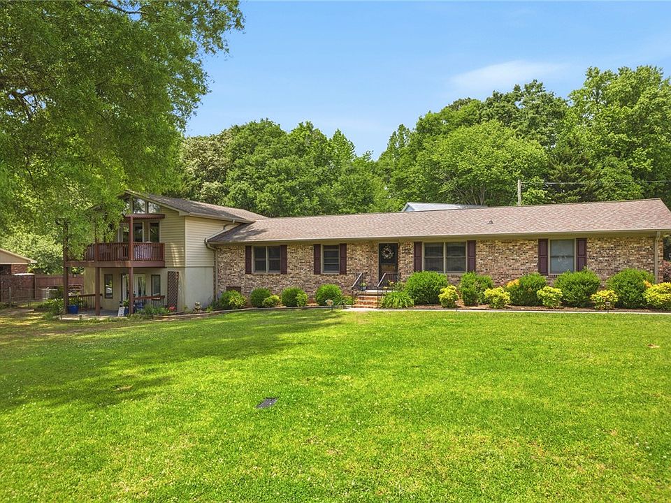 1st image of 104 Beaty Creek Ct
