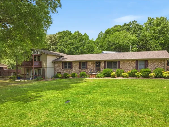 104 Beaty Creek Ct, Walhalla, SC 29691