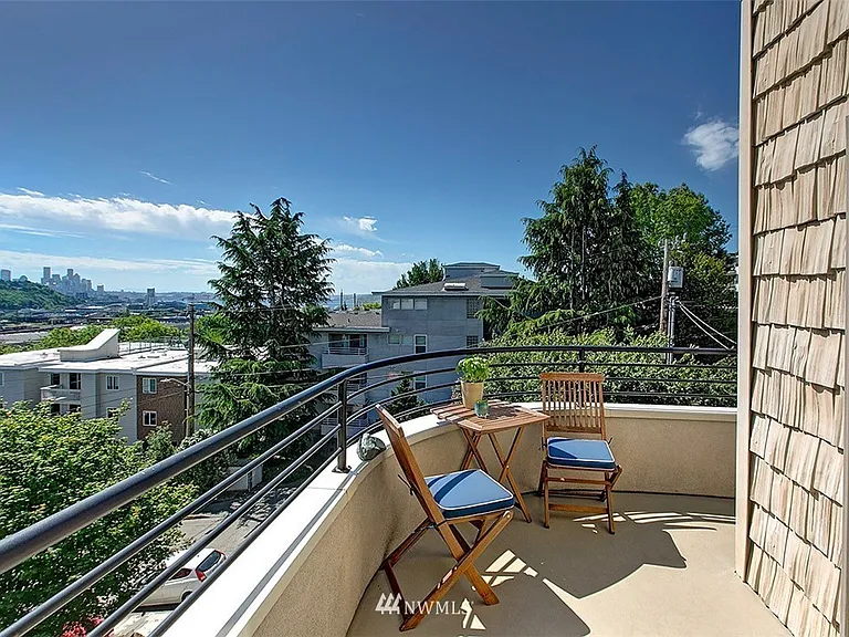 2312 W Boston St #301 — Photo 30