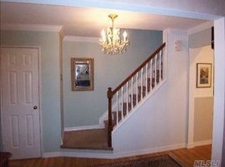 8 Greene Dr, Commack, NY 11725