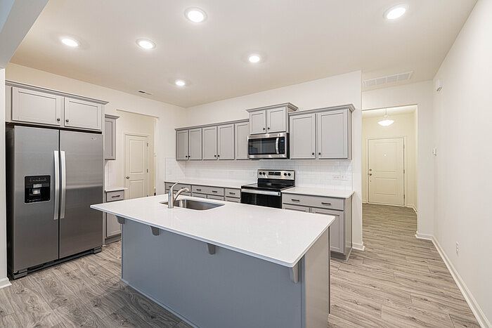 1st image of 104 Luna Ln
