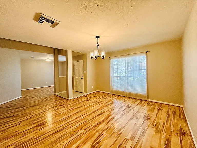 1404 Helmsley Dr — Photo 8