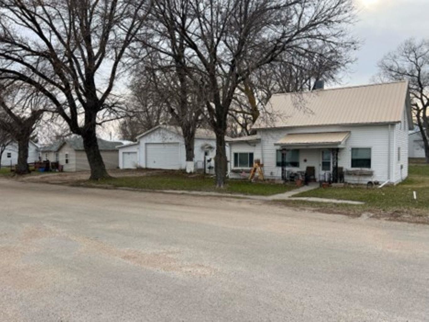 501 Maple St, Thedford, NE 69166 Zillow