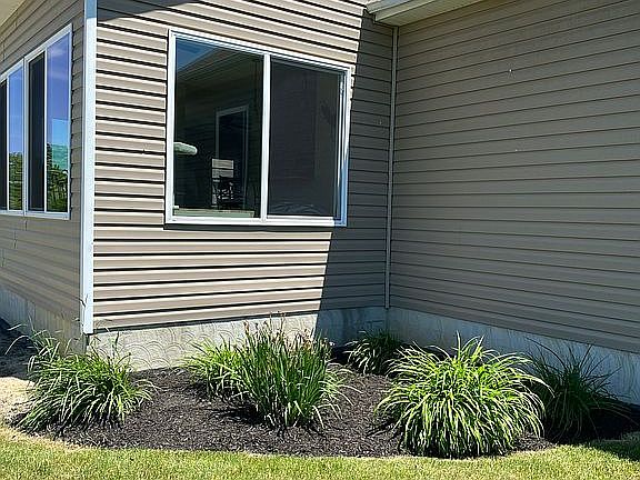 3rd image of 6347 Livia Ln