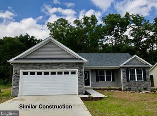 255 Twin Lakes Dr, Berkeley Springs, WV 25411