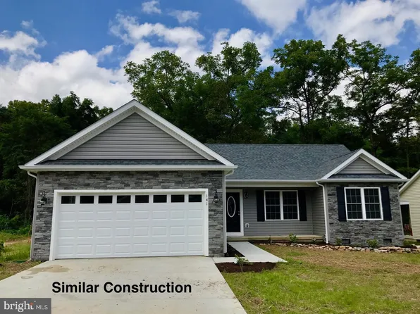 255 Twin Lakes Dr, Berkeley Springs, WV 25411