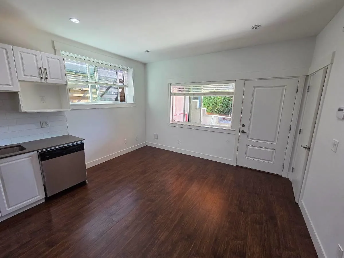 2 bed, 825 sqft, $1,800 — Photo 2