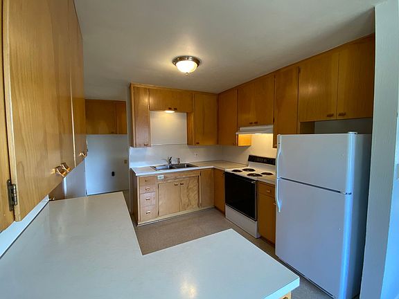 5th image of 104 E Cedar Ave
