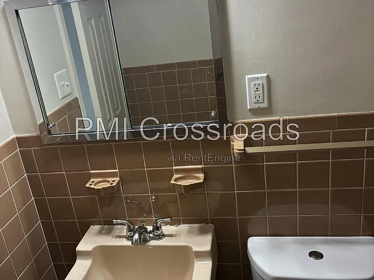 Riviera Manor — Photo 14
