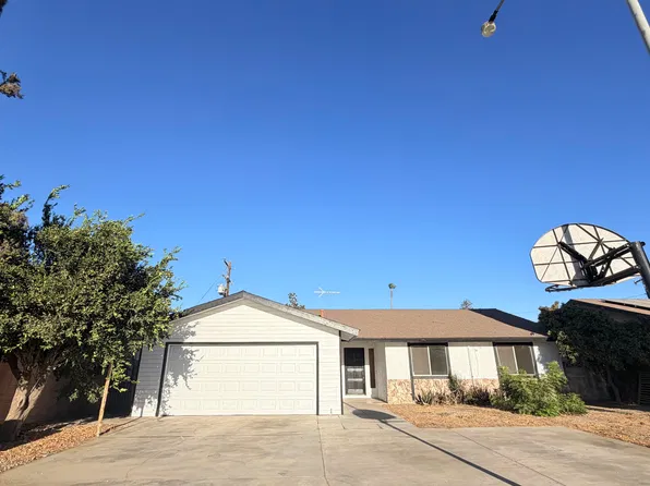 26176 N Mooney Boulevard, Tulare, CA 93274
